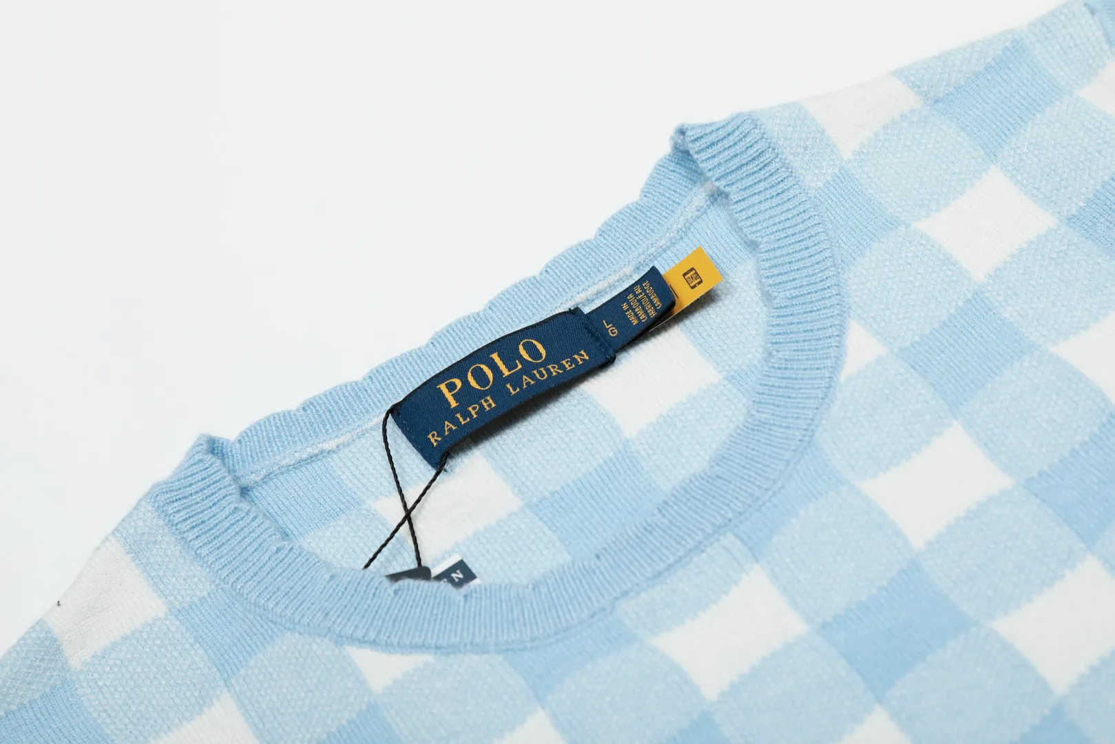 P150 💰 "Top quality" Style number: DS215# (on sale all year round) [Ralph Lauren plaid jacquard basic pony embroidered logo knitted round neck short sleeves] ✅Ralph Lauren Ralph Lauren all-match goddess style plain plaid knitted round neck pullover short sleeves for all seasons ✅Main provider of platform live broadcast Wholesale entities ✅ZP quality 1:1 version Scan the code to enter the GF website Counter quality ✅Detailed quality The only one in Guangzhou Imported quality cotton yarn, focusing on high-end, cost-effective, good quality needless to say ✅The version restores the original version, loose, comfortable and stress-free, simple is high-end, classic is eternal, ✅The upper body is simple and easy to match, a must-have for goddess ootd. Good-looking clothes are never picky. A must-have in the goddess' wardrobe. Size: S-L Color: Navy Gray Yellow Pink Light Blue Red